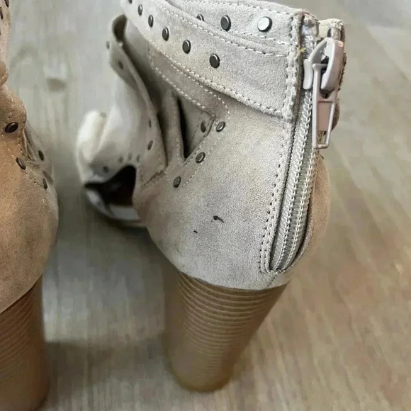 Womens JustFab Studded Beige Ankle Boots - 10 - Picture 6 of 11